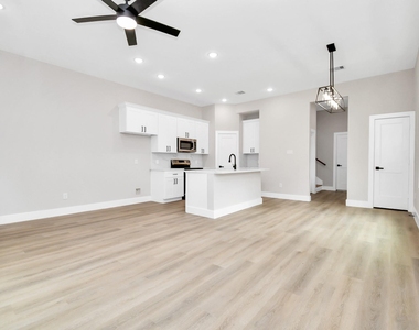 8409 Sunnyhill Street - Photo Thumbnail 2