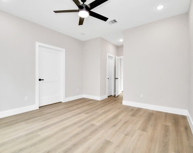 8409 Sunnyhill Street - Photo Thumbnail 10