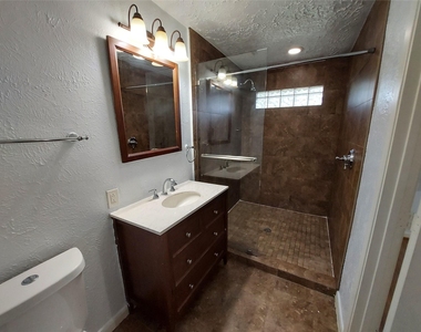 3807 Quiet Place Drive - Photo Thumbnail 9