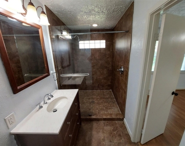 3807 Quiet Place Drive - Photo Thumbnail 10