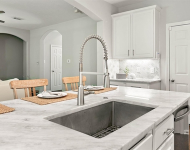 139 Ledgestone Place - Photo Thumbnail 15