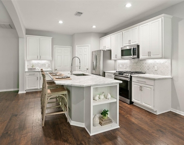 139 Ledgestone Place - Photo Thumbnail 11