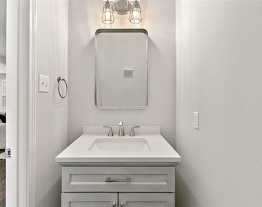 139 Ledgestone Place - Photo Thumbnail 16