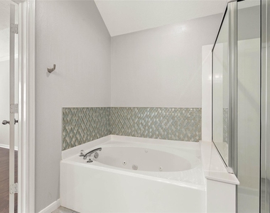 139 Ledgestone Place - Photo Thumbnail 29