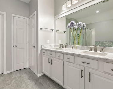 139 Ledgestone Place - Photo Thumbnail 28