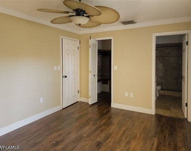 7631 Piping Rock Court - Photo Thumbnail 6