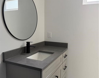 1711 W 12th Street - Photo Thumbnail 1