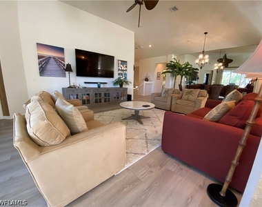 1570 Winding Oaks Way - Photo Thumbnail 8