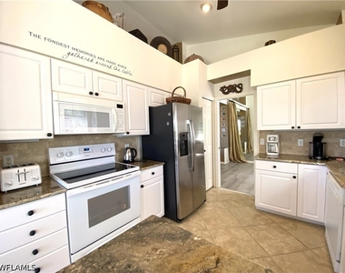 1570 Winding Oaks Way - Photo Thumbnail 11