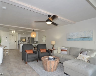 271 Southbay Drive - Photo Thumbnail 8