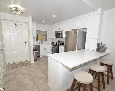 271 Southbay Drive - Photo Thumbnail 3