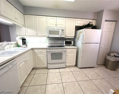 6670 Huntington Lakes Circle - Photo Thumbnail 4
