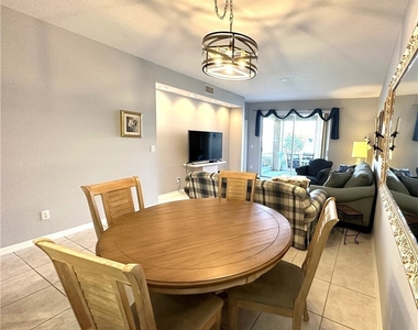 6670 Huntington Lakes Circle - Photo Thumbnail 7