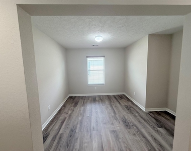 29225 Legends Valley Drive - Photo Thumbnail 16