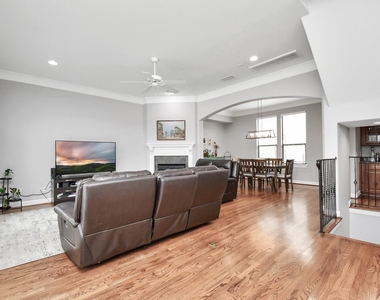 5443 Kansas Street - Photo Thumbnail 6