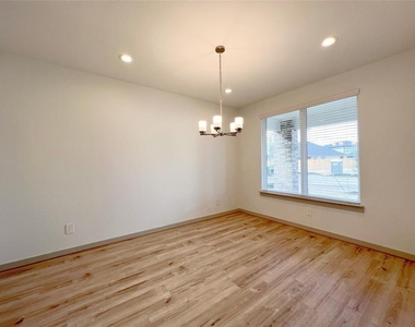 29207 Red Rocks Park Drive - Photo Thumbnail 2