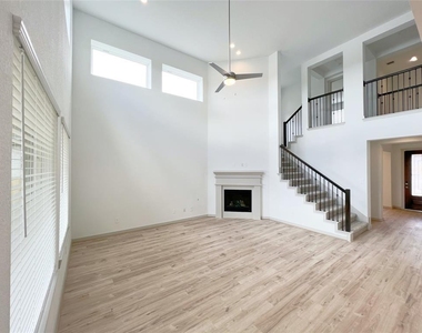 29207 Red Rocks Park Drive - Photo Thumbnail 7