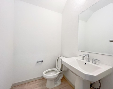 29207 Red Rocks Park Drive - Photo Thumbnail 6