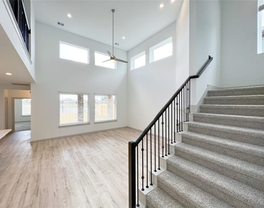 29207 Red Rocks Park Drive - Photo Thumbnail 4