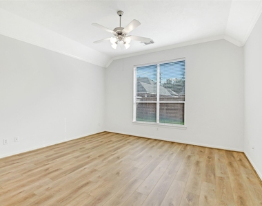 19227 Countryhills Court - Photo Thumbnail 20