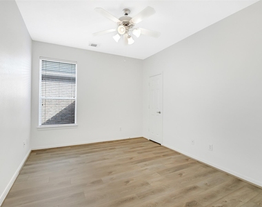 19227 Countryhills Court - Photo Thumbnail 27