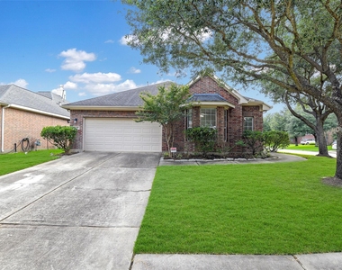 19227 Countryhills Court - Photo Thumbnail 2