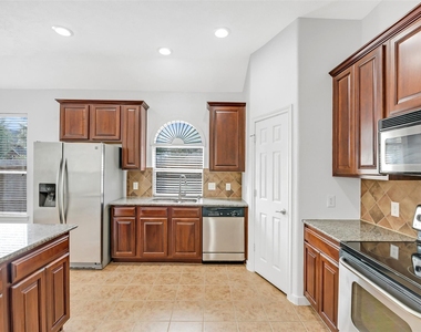19227 Countryhills Court - Photo Thumbnail 15