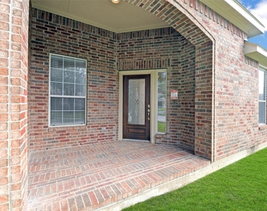 19227 Countryhills Court - Photo Thumbnail 4