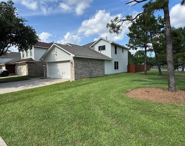 11035 Heather Bluff Lane - Photo Thumbnail 16