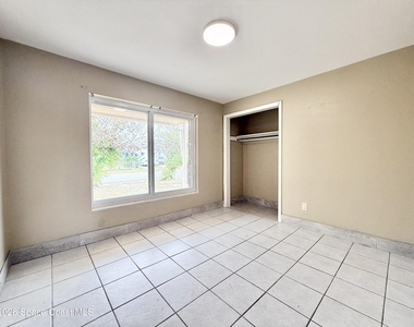 1635 Nassau Street - Photo Thumbnail 6