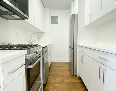 E 82 St - Photo Thumbnail 2