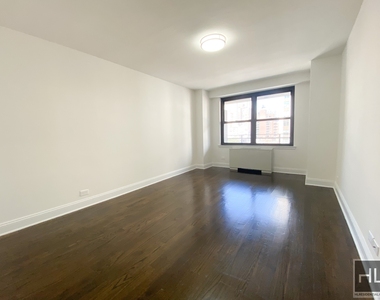 E 82 St - Photo Thumbnail 1