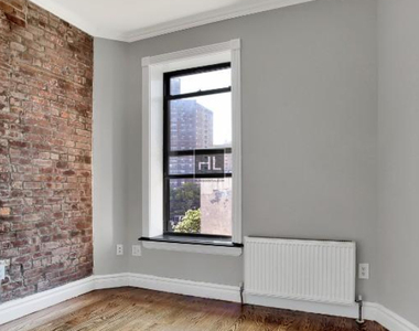 East 5th Street - Photo Thumbnail 4