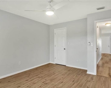 5900 22nd Avenue N - Photo Thumbnail 17
