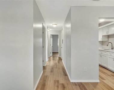 5900 22nd Avenue N - Photo Thumbnail 11