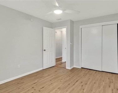 5900 22nd Avenue N - Photo Thumbnail 4