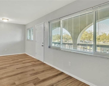 5900 22nd Avenue N - Photo Thumbnail 10