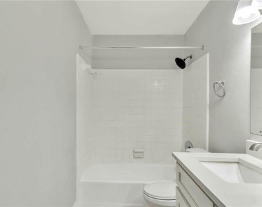 5900 22nd Avenue N - Photo Thumbnail 13