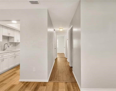 5900 22nd Ave N 5900 22nd Ave N Unit 1 - Photo Thumbnail 7