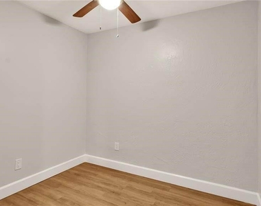 5900 22nd Ave N 5900 22nd Ave N Unit 1 - Photo Thumbnail 17