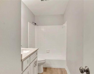 5900 22nd Ave N 5900 22nd Ave N Unit 1 - Photo Thumbnail 11