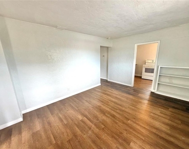 1320 18th Avenue S - Photo Thumbnail 2