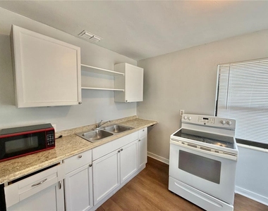 1320 18th Avenue S - Photo Thumbnail 6