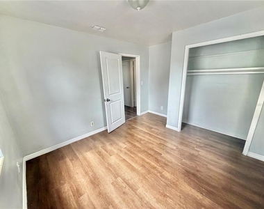 1320 18th Avenue S - Photo Thumbnail 3