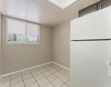 6332 Newtown Circle - Photo Thumbnail 7