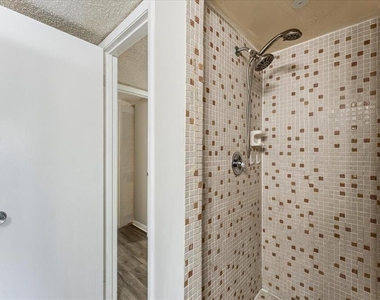 6332 Newtown Circle - Photo Thumbnail 15