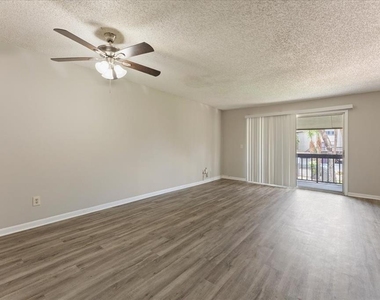 6332 Newtown Circle - Photo Thumbnail 8