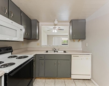6332 Newtown Circle - Photo Thumbnail 5