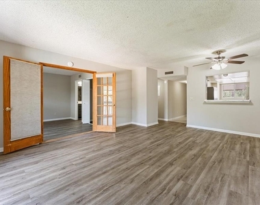 6332 Newtown Circle - Photo Thumbnail 11