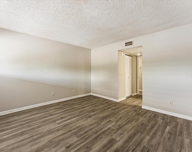 6332 Newtown Circle - Photo Thumbnail 19
